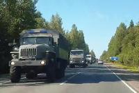 Їдуть колони вантажівок: росіяни перекидають автозаки і бійців Росгвардії до кордону Білорусі, - ЗМІ (відео)