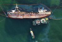 В Одессе из-за полузатопленного танкера «Делфи» уровень загрязнения воды превышен почти в 5 раз
