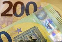В странах еврозоны вводятся в обращение новые купюры в 100 и 200 евро