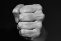 В Хмельницкой области мужчина облил родную дочь кислотой