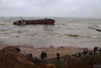 Авария на танкере в Одессе: больше всего нефти в море попадет после поднятия судна