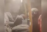 В РФ людей полчаса засыпало снегом в салоне маршрутки