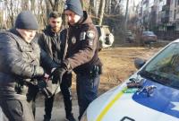 В Полтаве возле суда задержали неизвестного с оружием и наркотиками
