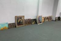 В Украину пытались ввезти почти 100 старинных картин из Франции