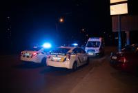 В Киеве окровавленный мужчина открыл стрельбу по толпе