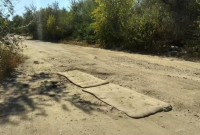 Нанотехнологии: под Николаевом на дорожные ямы положили матрасы