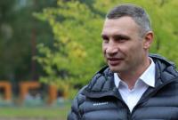 Bihus: "Слуга народа" попросил у Кличко восемь квартир