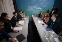 Зеленский призвал международных партнеров инвестировать в развитие небольших городов