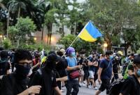 В результате столкновений с полицией в Гонконге пострадали 19 человек